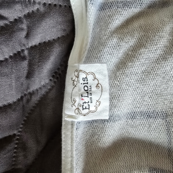 Abstract Black and White Graphic Tee - Picture 4 of 4